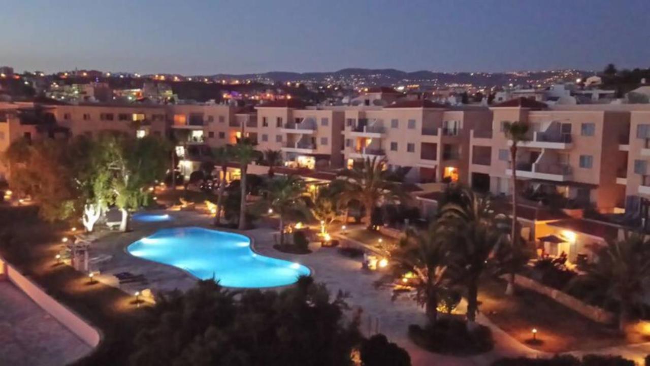H&O Best Apt In Paphos! Екстер'єр фото