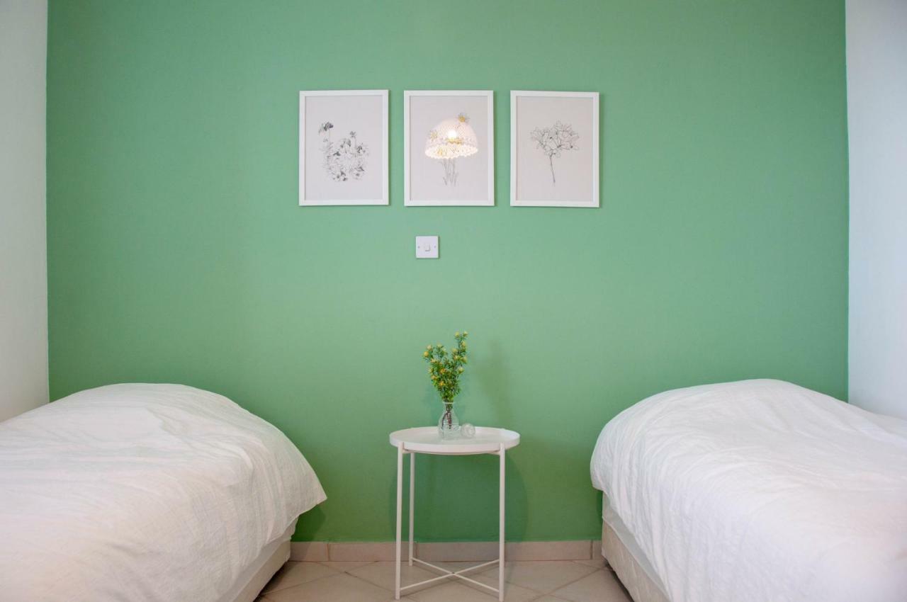 H&O Best Apt In Paphos! Екстер'єр фото